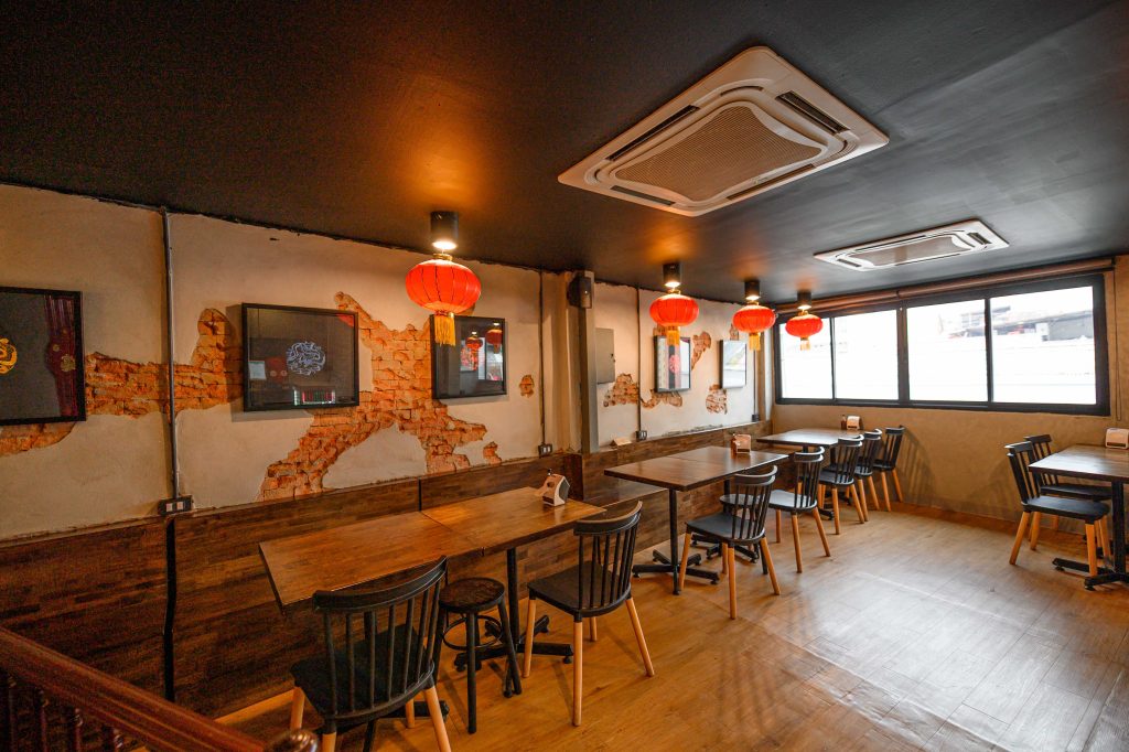 Seafood Cafe Ambiance 5