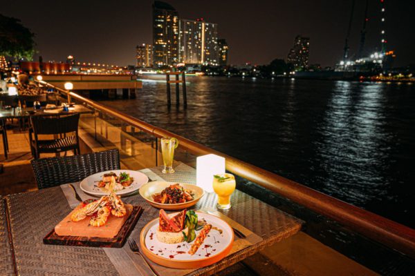 บุฟเฟ่ต์โรงแรม River Barge at Chatrium Hotel Riverside Bangkok 5