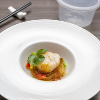 1._Steamed_Australian_scallop_with_XO_sauce_640x960