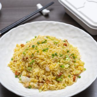 3._Man_Ho_fried_rice_with_Chinese_ham_dry_scallop_and_crab_meat_640x960