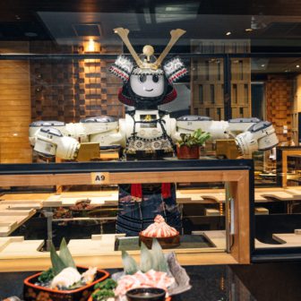Hajime Robot หุ่นยนต์เสริฟ บุฟเฟ่ต์อาหารญี่ปุ่น