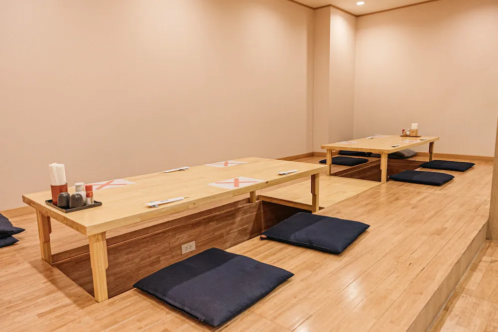 ที่นั่งบรรยากาศร้านมิยากิ