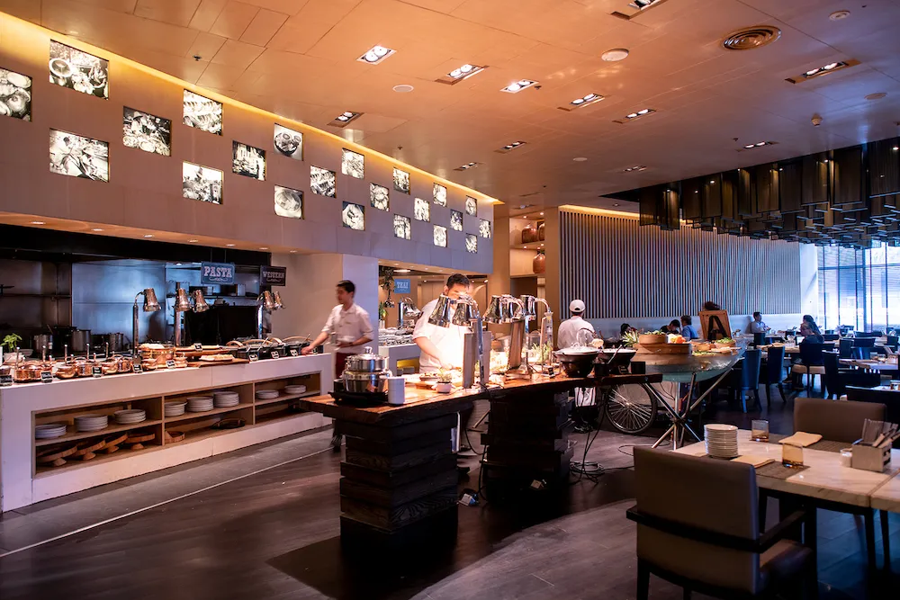 ร้านอาหาร สุขุมวิท ห้องอาหารฟิฟท์ตี้ เซเว่น สตรีท โรงแรมแมริออท บรรยากาศร้าน