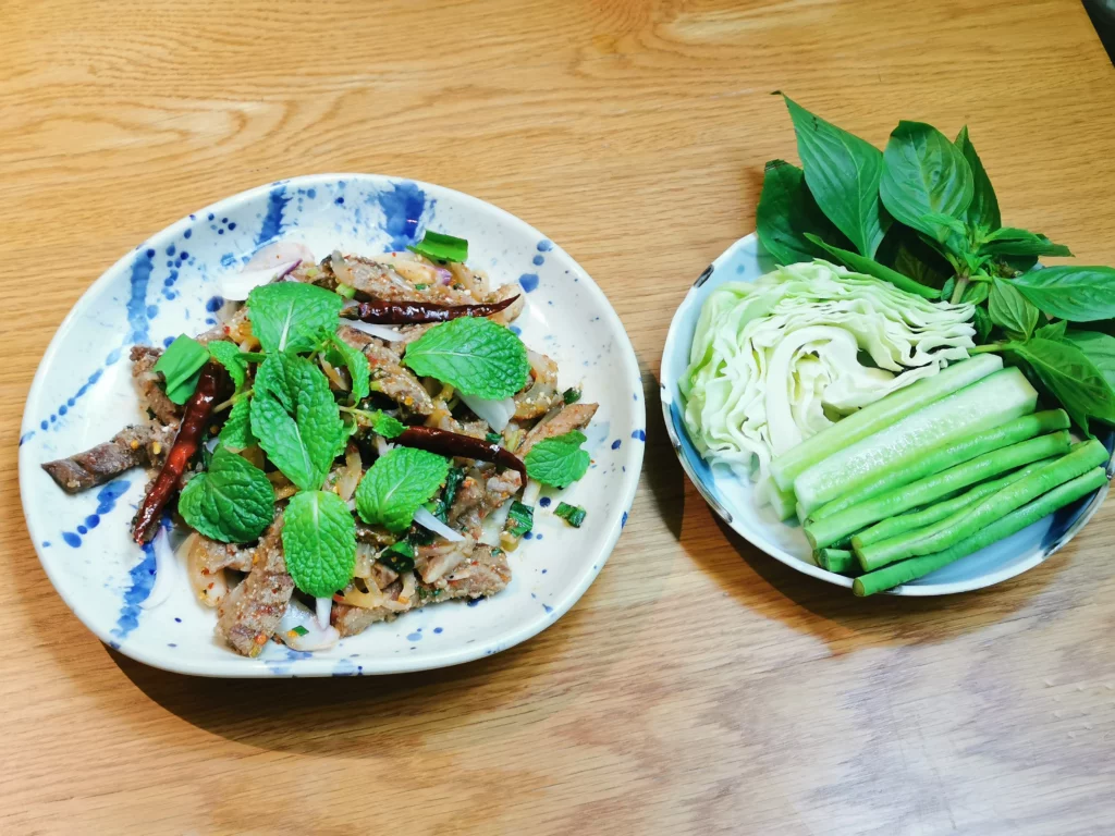 ร้าน-อรนุช-สุขุมวิท-23-น้ำตกเนื้อย่าง