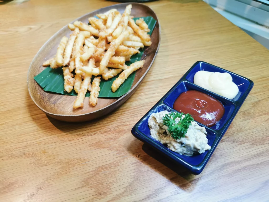 ร้าน อรนุช สุขุมวิท 23 มันเบรกแตกครีมชีสน้ำพริกหนุ่ม
