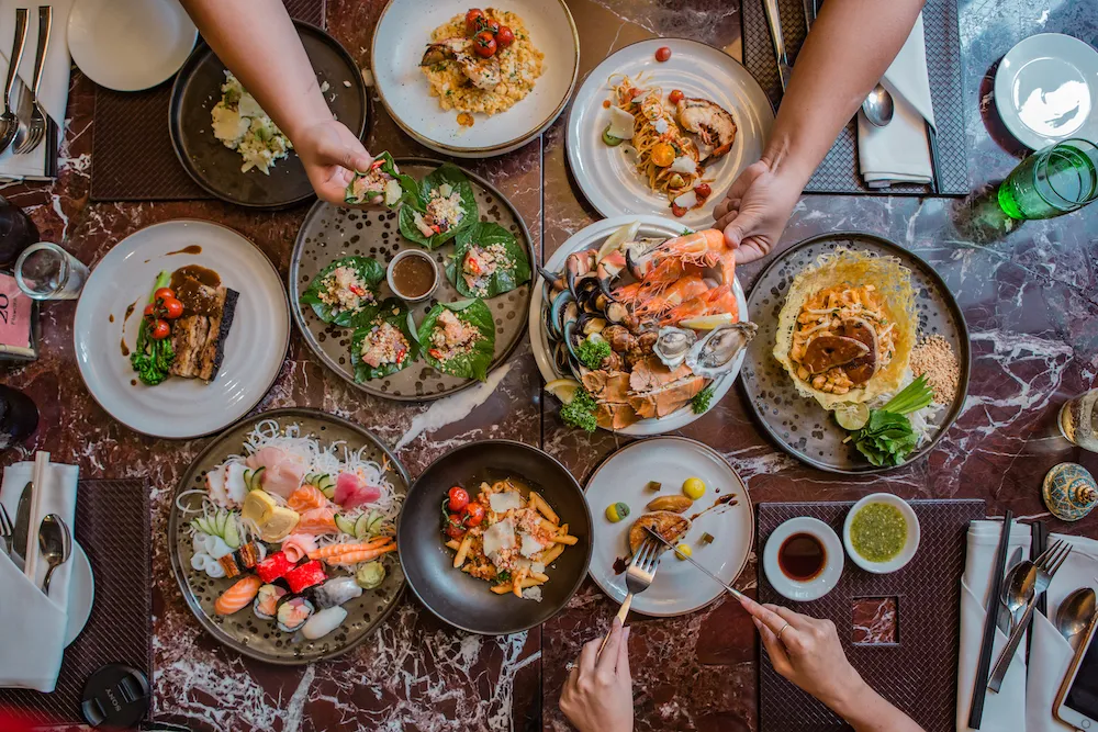 บุฟเฟ่ต์ อาหารทะเล เฟลเวอร์ส โรงแรมเรเนซองส์ กรุงเทพฯ