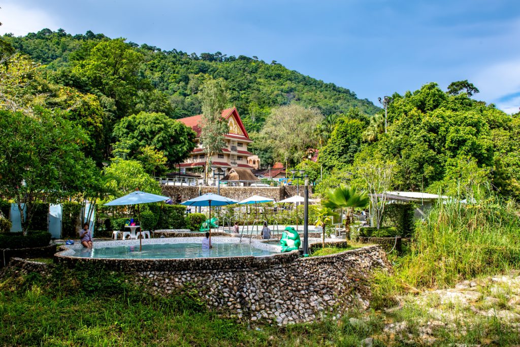 ที่เที่ยวระนอง บ่อน้ำร้อนสวนสาธารณะรักษะวาริน