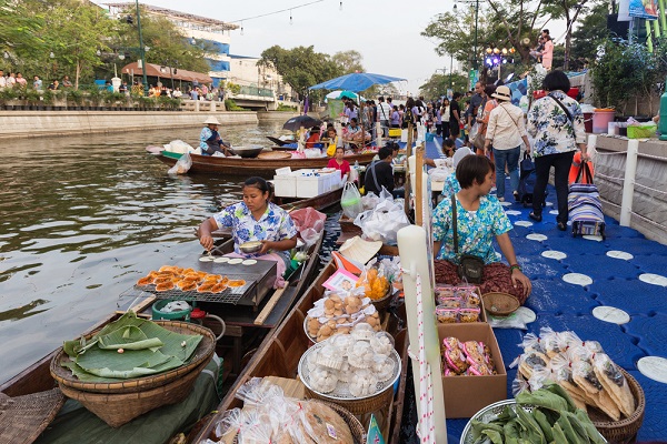 Cr. Stephane Bidouze / shutterstock.com