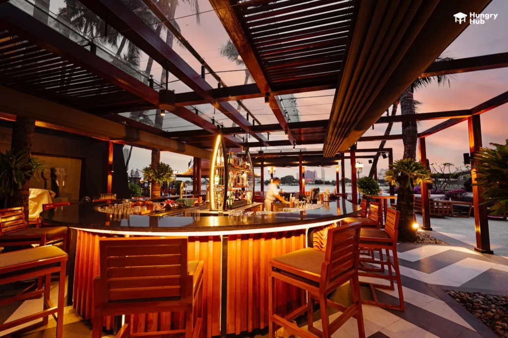 Longtail Bar Anantara Bangkok Riverside บรรยากาศ