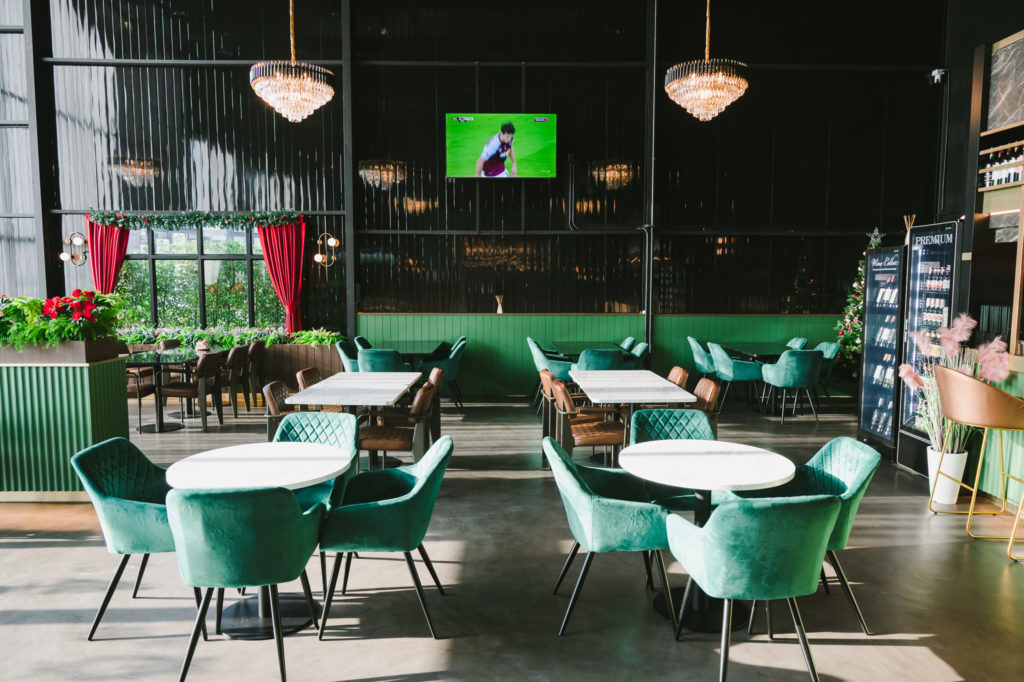 บรรยากาศภายในร้าน Golden Spoon Restaurant and Bar