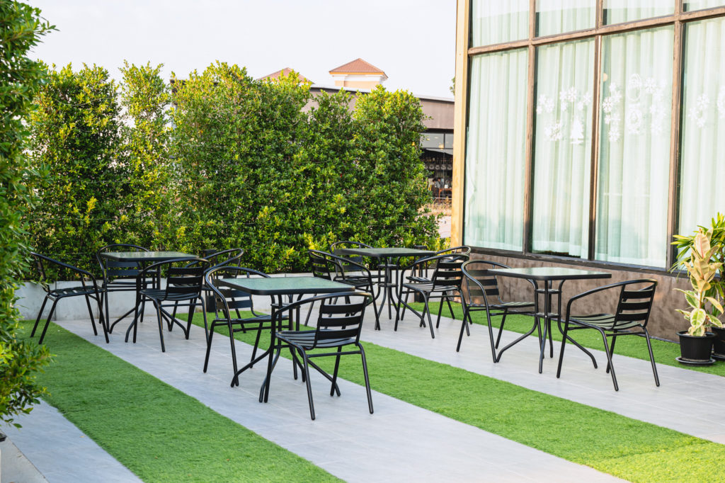 บรรยากาศภายในร้าน Golden Spoon Restaurant and Bar