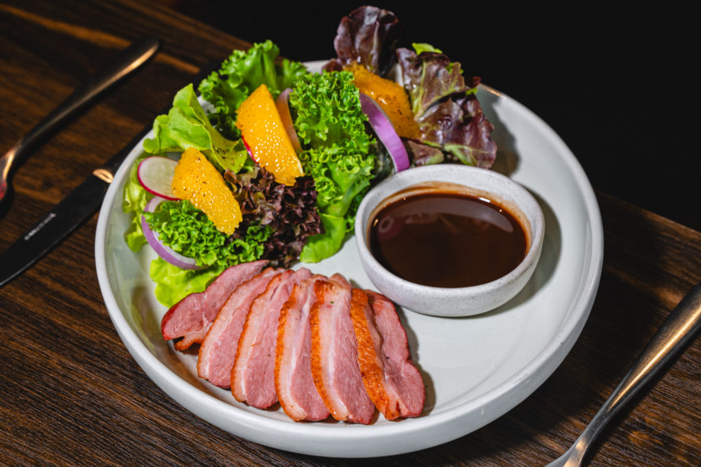 Bulwark ราชพฤกษ์ เมนูอาหาร Smoked Duck Breast Salad with Balsamic Dressing 