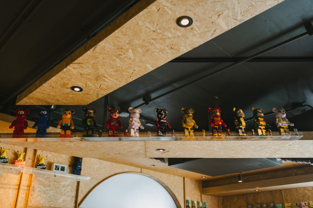 Frame Cafe & Restaurant Bearbrick