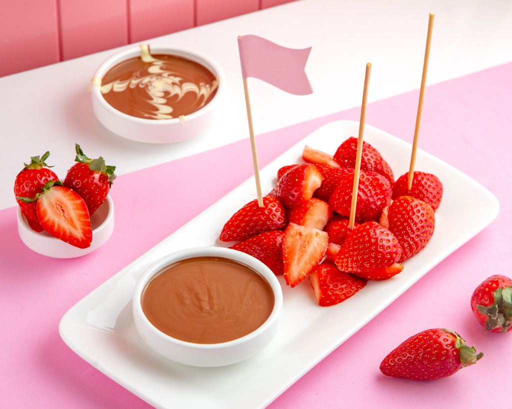 Chocolate fondue with fresh fruit