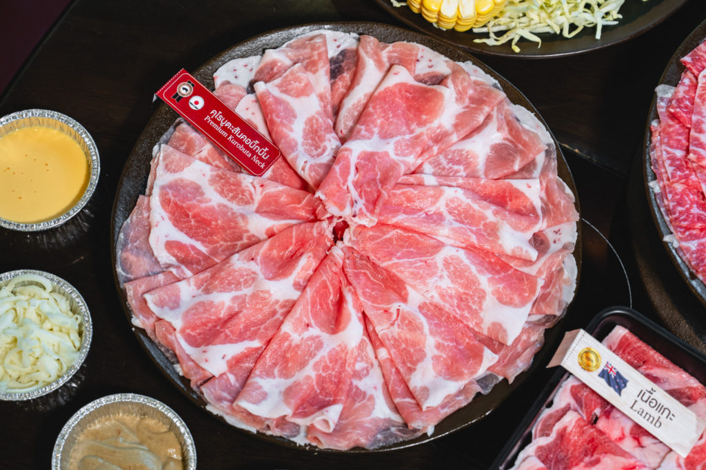 หมูคุโรบูตะสันคอบิ๊กบึ้ม (Kurobuta Pork Collar Big Size)  เมนูแนะนำ You&I Premium Suki Buffet