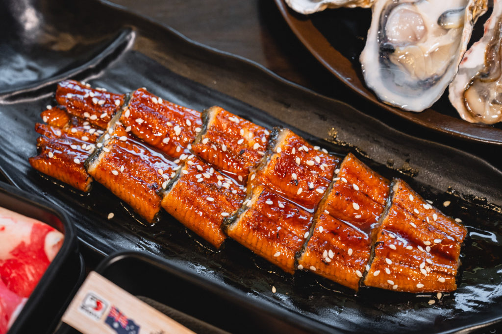 ปลาไหลย่างซีอิ๊ว (Unagi Kabayaki)   เมนูแนะนำ You&I Premium Suki Buffet