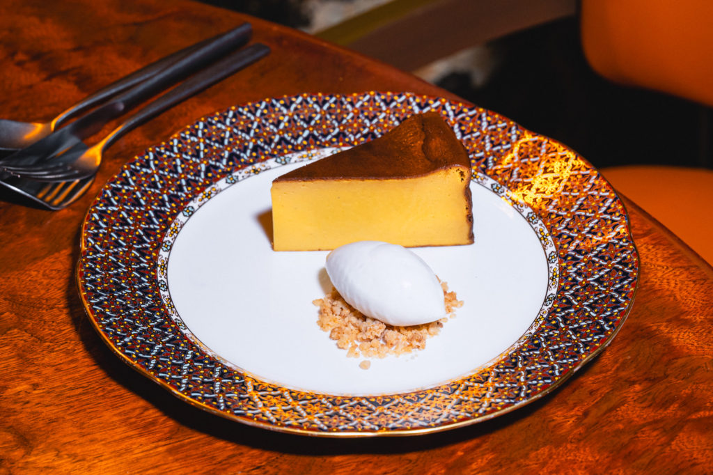 Kanom Mor Gaeng Basque Cheese Cake