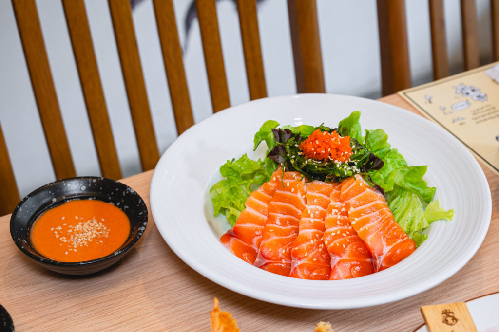 Shabu King  Spicy Sauce Salmon Salad 