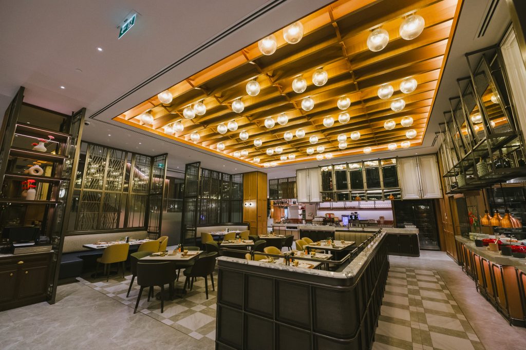 Atrium Restaurant The Landmark บรรยากาศร้าน