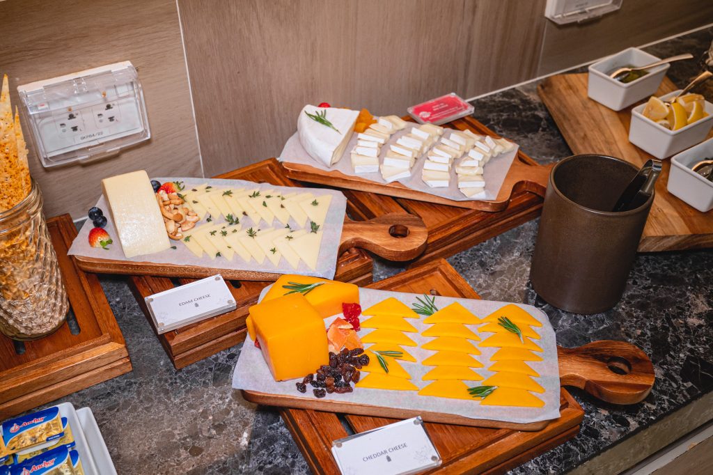 ไลน์บุฟเฟ่ต์ Chon Som at Courtyard Cheese & Charcuterie