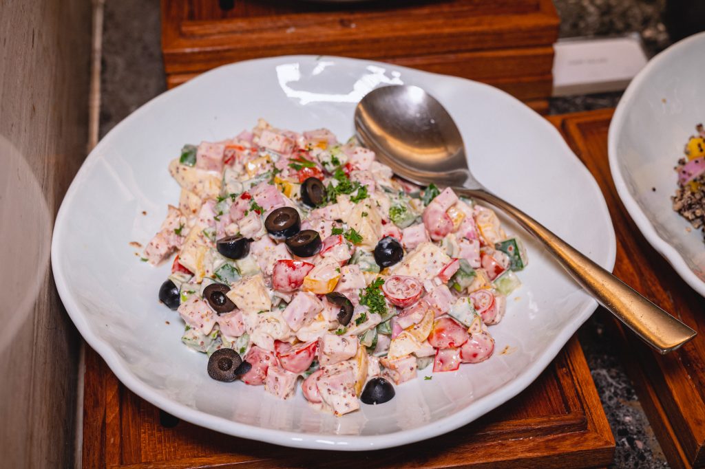 ไลน์บุฟเฟ่ต์ Chon Som at Courtyard Salad & Cold Station