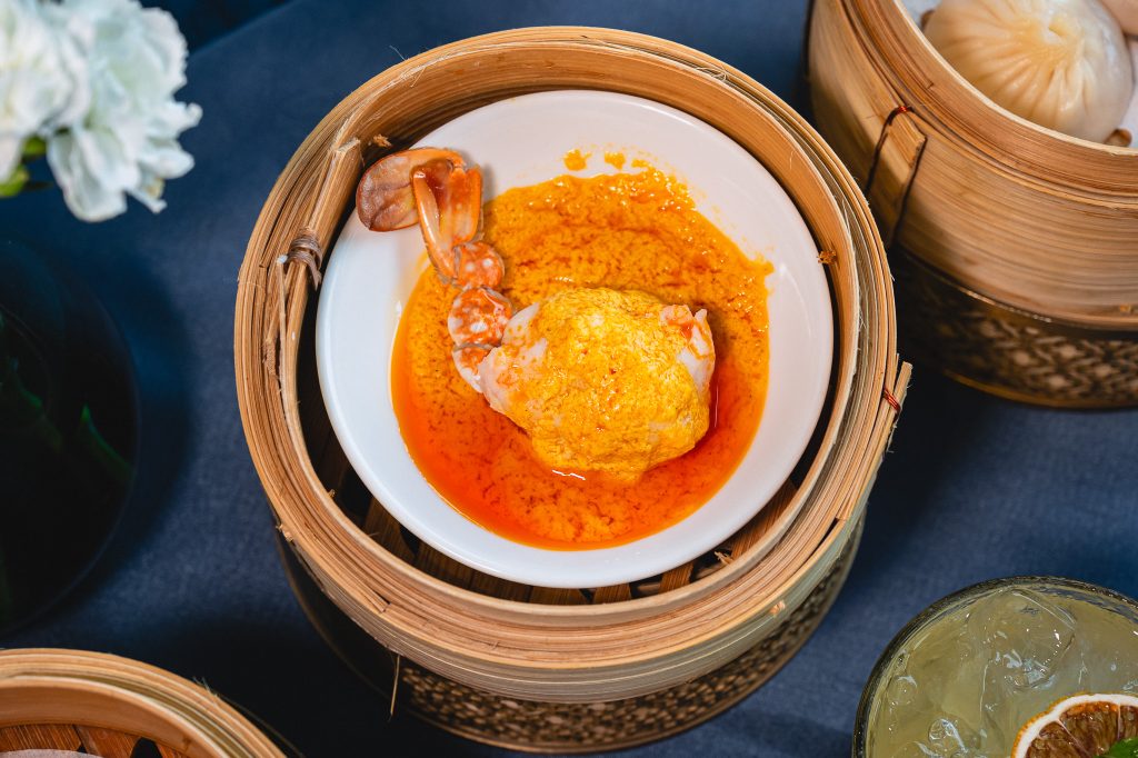 Steamed Crab Leg With Red Curry Powder Sauce