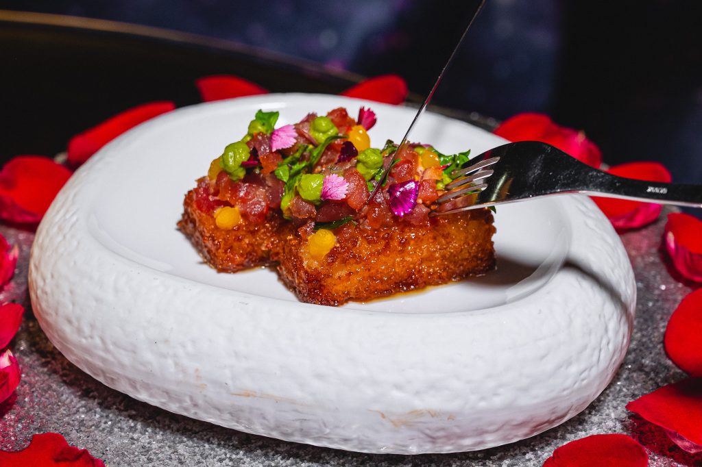 Vertigo TOO ทาร์ทาร์ทูน่าครีบเหลืองสไตล์ไทย (YELLOW FIN TUNA THAI TARTAR) 
