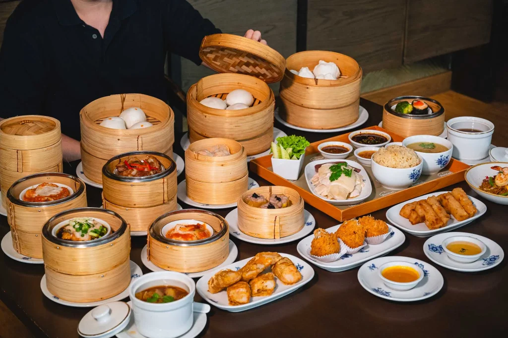 Ruenton Restaurant At Montien Hotel Surawong Bangkok