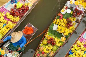 Four Regions Floating Market