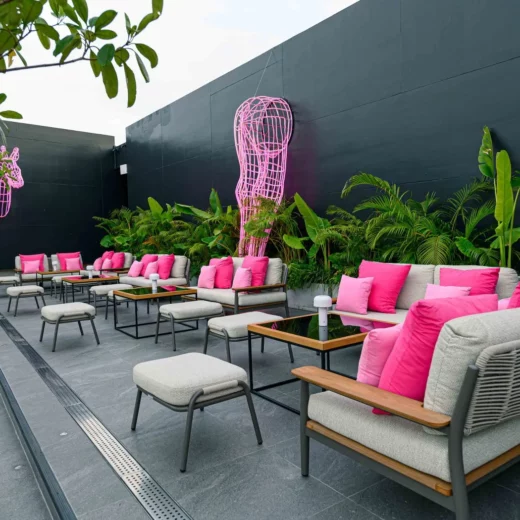 Topgolf Megacity ร้านอาหาร Pink Giraffe Rooftop Bar