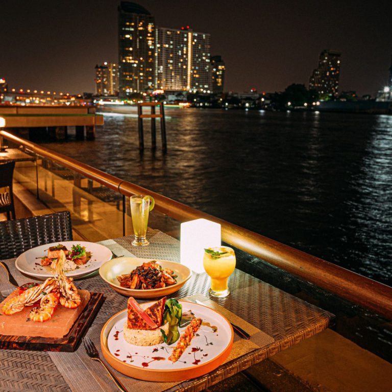 บุฟเฟ่ต์โรงแรม River Barge at Chatrium Hotel Riverside Bangkok 5